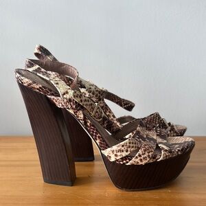 NWT VINCE CAMUTO “Miner” Platform Heels